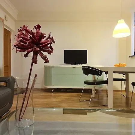 Rehouse, Sv.ignoto 16, 2 Bedroom شقة *